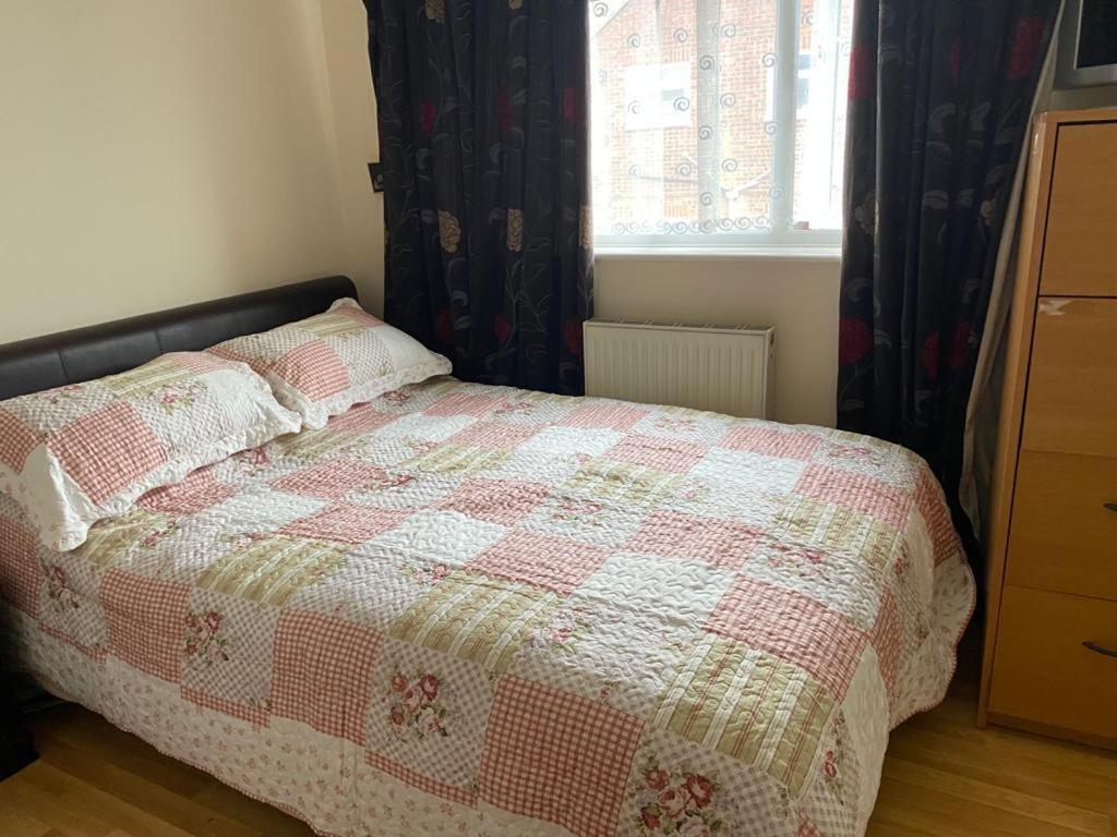 Specious Room In Northolt Northolt  Exteriör bild