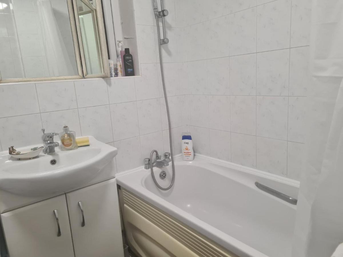 Specious Room In Northolt Northolt  Exteriör bild